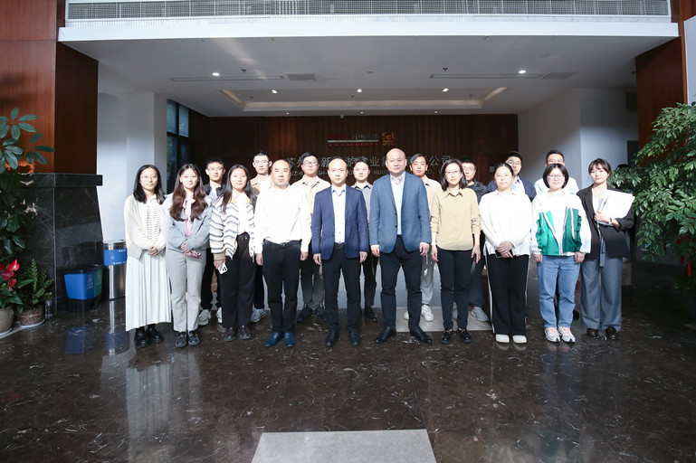 1714367808964405PHo4.jpg 活动合影_副本.jpg